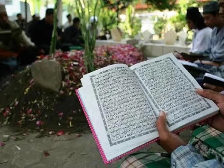 Bacaan Qur'an Kurang Fasih, Pahalanya Tidak Sampai pada Mayit?