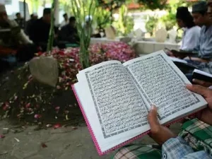 Bacaan Qur'an Kurang Fasih, Pahalanya Tidak Sampai pada Mayit?