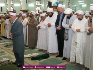 Enam Kriteria Shalat Khusyuk Menurut Habib Umar bin Hafidz