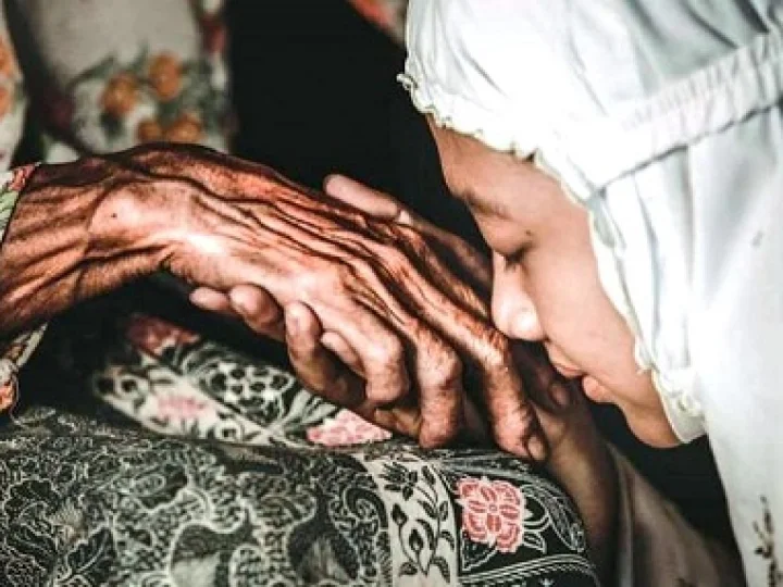 Sedekah dan Doa untuk Orang Tua Menurut Penjelasan Hadis