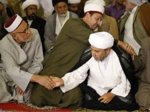 Bagaimana Hukumnya Bersalaman setelah Shalat?
