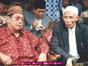 Alasan dan Prinsip Mbah Sahal Mahfudz Tidak Mau Berpolitik Praktis