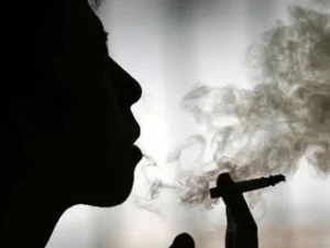 Rokok Menurut Mbah Kholil Bangkalan dan Habib Luthfi bin Yahya
