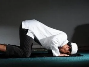 Tidak sempat Shalat Maghrib Karena Nunggu Angkot, bolehkah Dijama'?