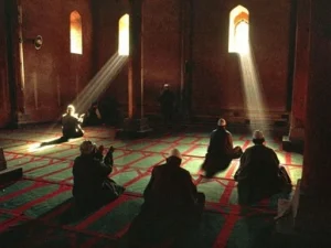 Bagaimana Hukumnya Bertawassul kepada Orang Mati?
