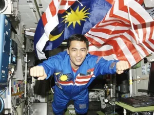 Kisah Astronot Mendengar Suara Azan di Luar Angkasa