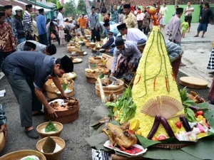 Tumpengan: Tradisi Petani untuk Merekatkan Ikatan Sosial