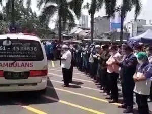 Jenazah Dishalatkan dari Dalam Ambulance Menurut Ustadz Ma’ruf Khozin