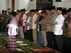 Bagaimanakah sikap Makmum ketika Imam Lupa Rakaatnya?