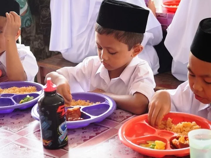 Minum Sebelum atau Sesudah Makan, Mana yang Lebih Baik?