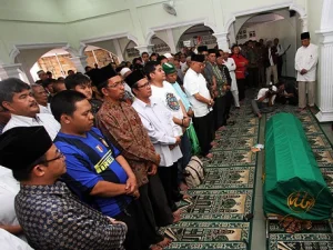 Bagaimana Letak Posisi Mayat Saat Dishalatkan?