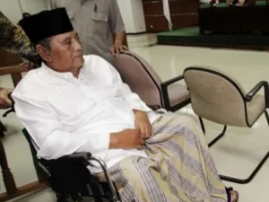 Innalillahi, Pengasuh Pesantren Krapyak KH. Atabik Ali Wafat