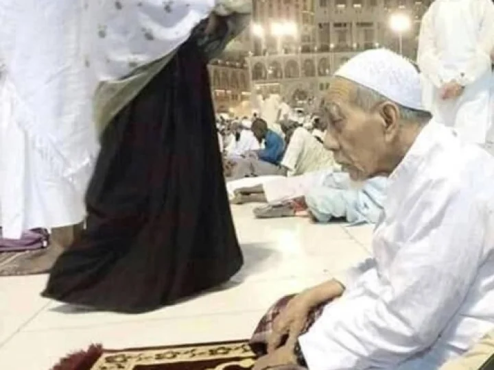 Kisah Mbah Moen Tertular Kebaikan Imam Syadzily saat Ziarah ke Makamnya