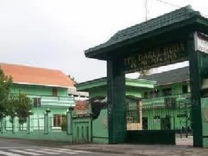 Pesantren Darul Huda Blitar