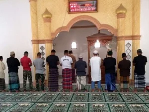 Ketika Imam Shalat Batal, Bagaimana Sikap Makmum?