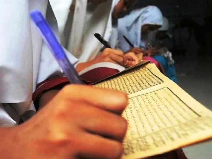 Mengapa Tidak Boleh Bersanad Ilmu ke Medsos? Simak Penjelasannya