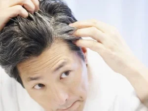 Menyemir Rambut dengan Warna Hitam, Bolehkah?