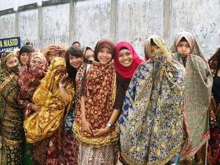 Kearifan Budaya Tudung Lingkup Khas Wanita Jambi