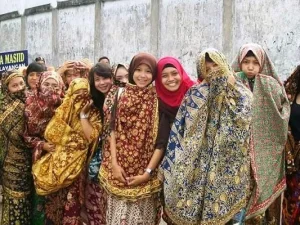 Kearifan Budaya Tudung Lingkup Khas Wanita Jambi