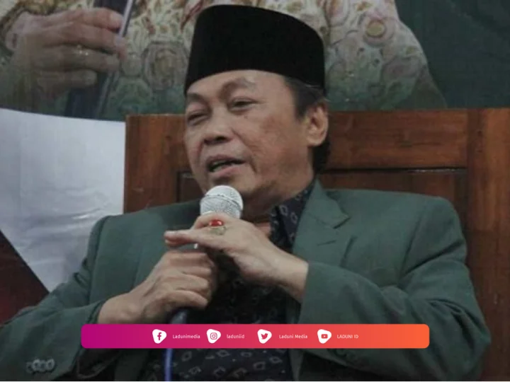 Biografi KH. Muhammad Musthofa Aqiel Siroj