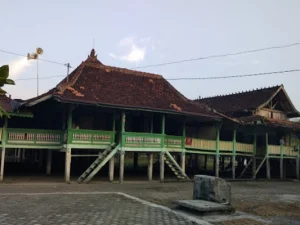 Bersilaturrahmi di Pesantren Sabilul Muttaqin dan Berziarah di Makam Kyai Sholeh Sindon