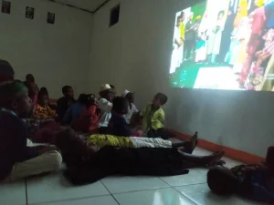Usai Acara Isra’ Mikraj, Santri Madin Al-Ibriz Iru Nigeiyah Nonton Layar Lebar
