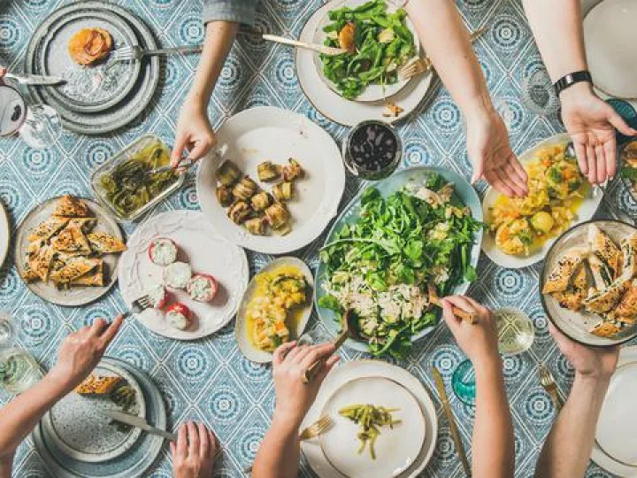 Hindari Makan Berlebihan Saat Berbuka Puasa