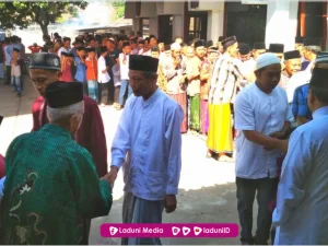 Khutbah Jumat: Tradisi Bersalaman dalam Lebaran