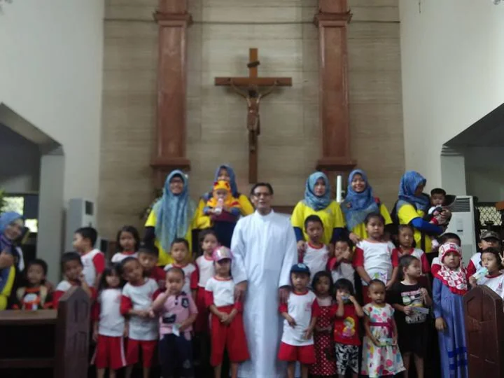 Muslim masuk Gereja