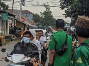 Kisah Kepedulian Ansor-Banser Sukaluyu Cianjur Bagikan Bingkisan