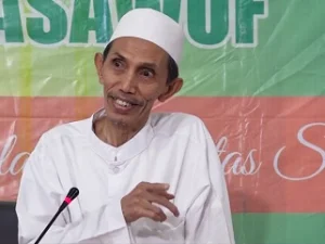 Memetik Pelajaran Berharga Dari KH. Moh. Zuhri Zaini