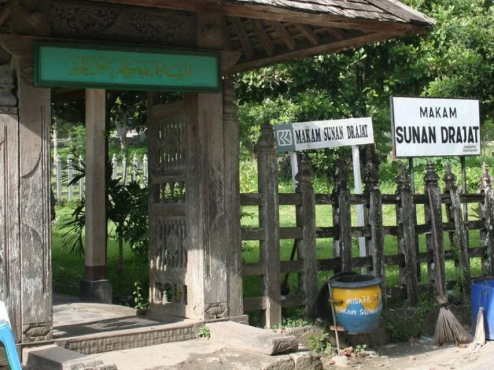 Ijazah Cara Tawasul Kiai Mahrus Aly Lirboyo di Makam Para Wali