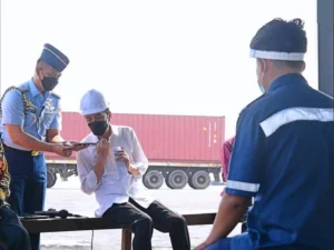 Sopir Kontainer 'Curhat' Pungli dan Preman, Presiden Telepon Kapolri
