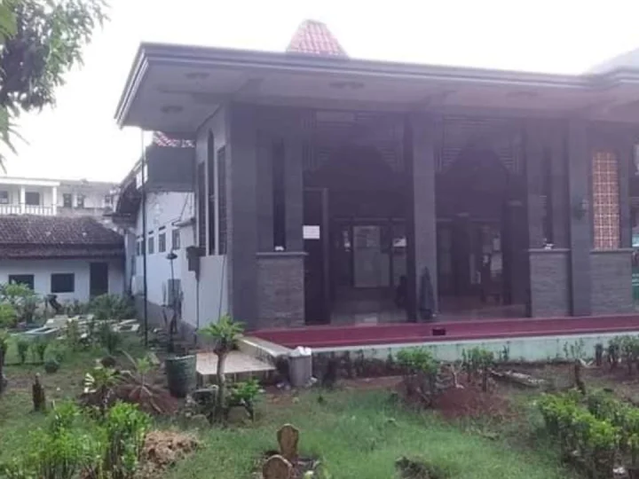 Kyai Kholil bin Kyai Abdussyukur, Kyai Yang Teguh Memegang Syari'at Islam di Zaman Kolonial