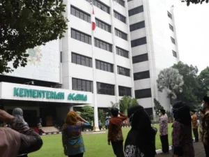 Menag Instruksikan, Setiap Tanggal 17 ASN Kemenag Gelar Hormat Bendera dan Doa