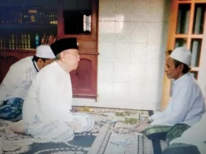 Kemapanan Akhlaq Ulama': Gus Sholah dan KH. Nawawi Abdul Jalil