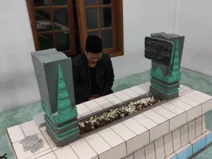 KH. Abdul Karim Lirboyo Sezaman dengan Pengarang Ianatu Tholibin