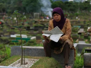 Hukum Membaca Al-Quran di Sisi Kubur