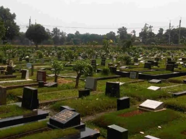 Keutamaan Ziarah Orang Tua di Hari Jum’at