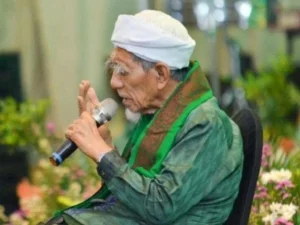 Pesan Mbah Maimoen Supaya Dilapangkan Rezeki dalam Rumah Tangga