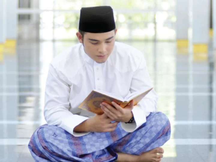 Utamakan Belajar pada Seorang Alim dari Keluarga dan Tetangga