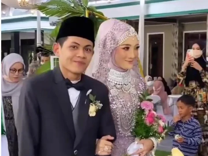 Tips Bersikap Romantis pada Istri dari Gus Idris Kwagean
