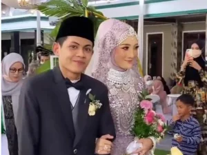 Tips Bersikap Romantis pada Istri dari Gus Idris Kwagean
