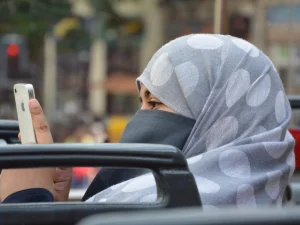 Benarkah Wanita Lebih Berpotensi Masuk Neraka