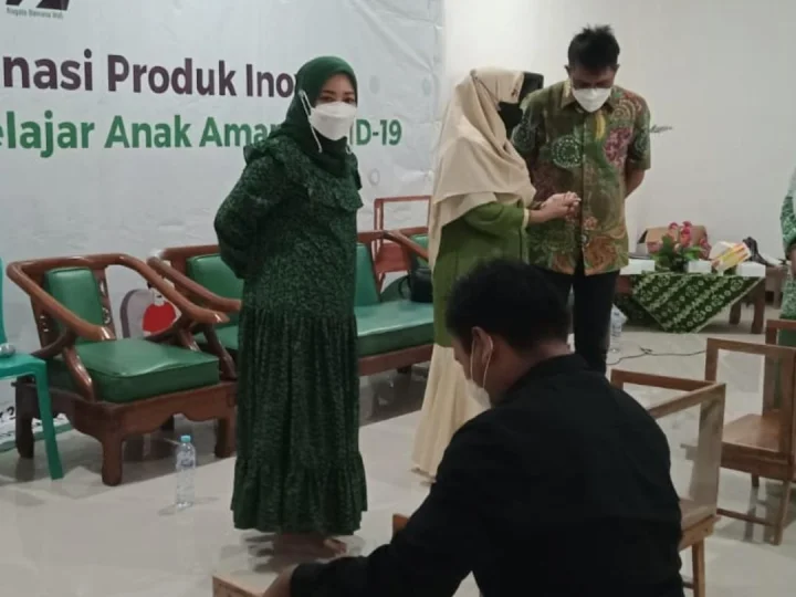 UNUSIA dan Yayasan Tanali Ciptakan Teknologi Meja Belajar Anak Aman Covid-19