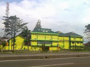 Pesantren Raudlatul Muta’allimin Lamongan