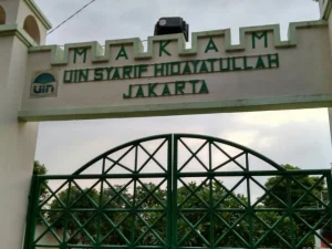 Ziarah di Makam Prof. KH. Ibrahim Hosen, LML, Pakar Ushul Fiqih Indonesia