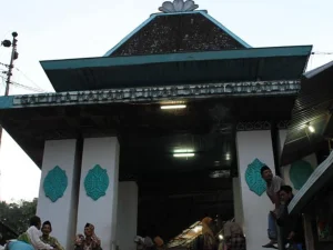 Ziarah Wali Songo: Maqbarah Sunan Muria