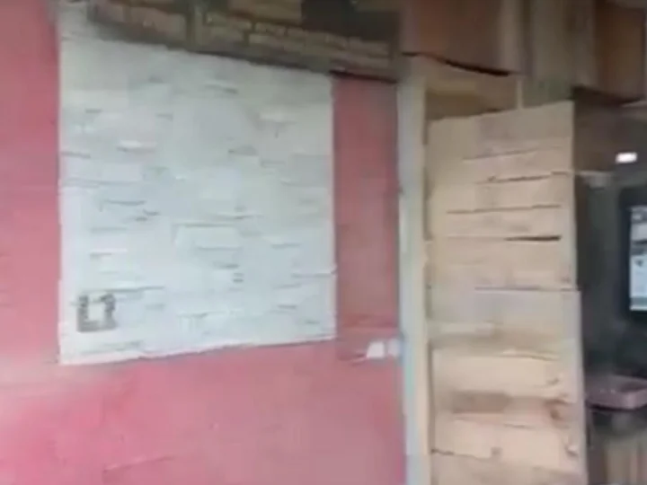 Subhanallah! Warung Ini Selamat dari Erupsi Semeru karena Pasang Foto Ulama