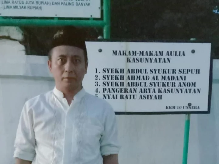 Mengharap Berkah Ziarah Syaikh Abdul Syukur Kenari